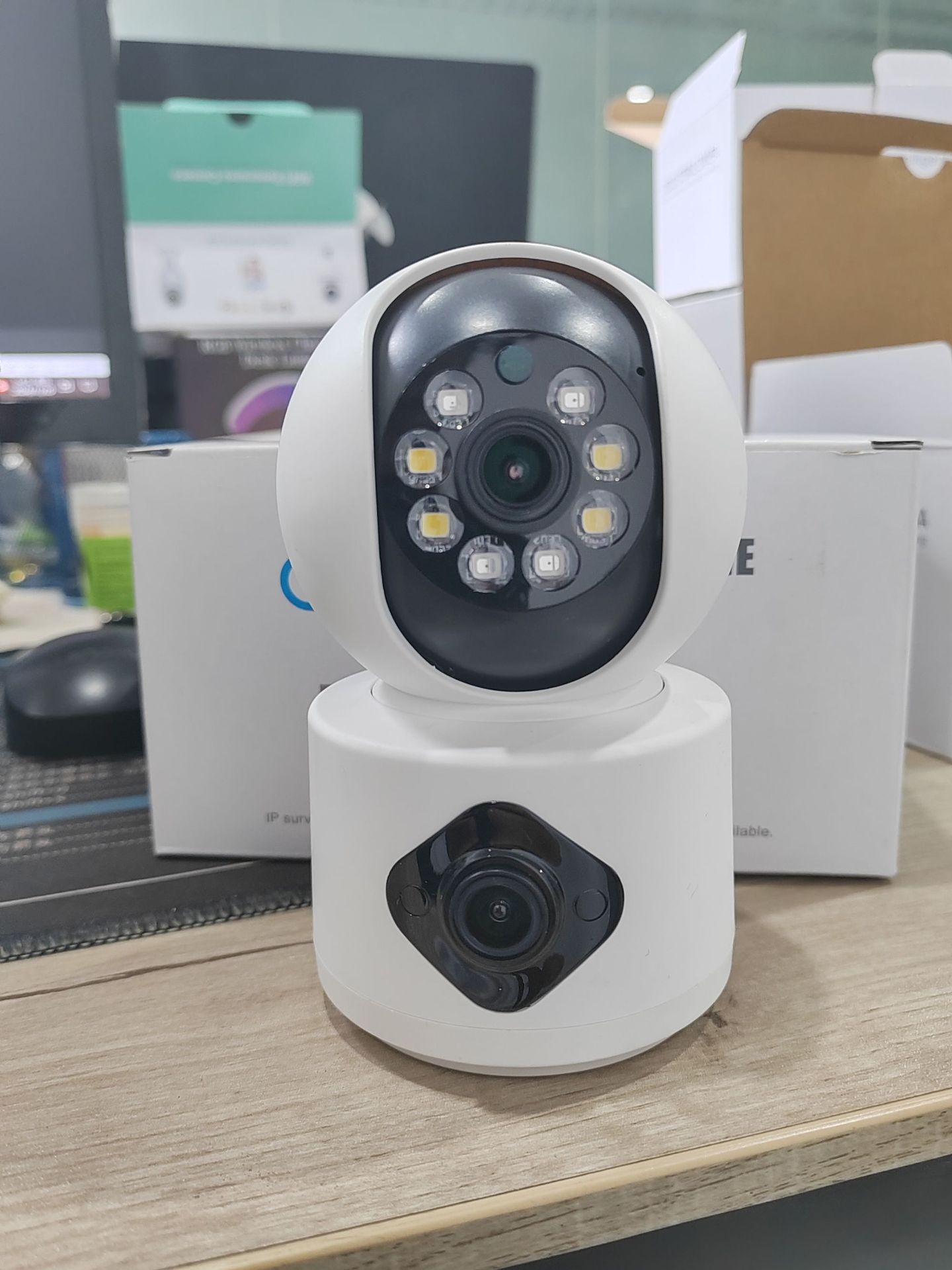 YI Lot APP 4MP двойной объекти – обзор и цена Baby Monitor Split Screen